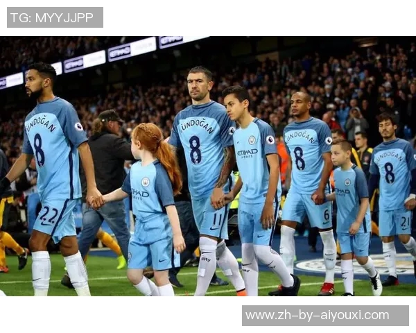 足球巨星温情时刻怀抱大鱼引发网友热议与欢乐讨论